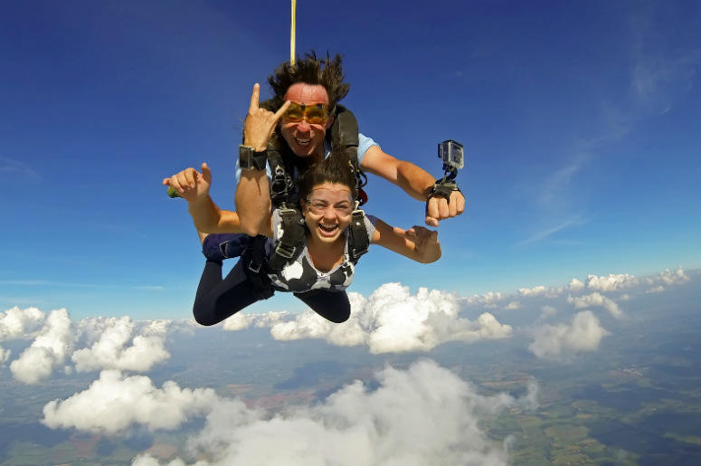 A couple tandem skydiving. 100.3 Jack FM,Skydiving,Proposal,Engaged,Video,Viral,Marriage,Extreme,Couple,Fiance
