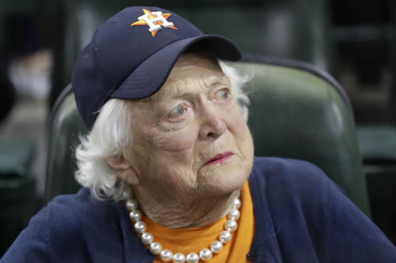 Barbara Bush before game five of the 2017 World Series. Barbra Bush,Bush,Firstlady,Former,Failing,Helath,Hospital,Comfort Care,George W. Bush,H.W.,Texas,Local,DFW