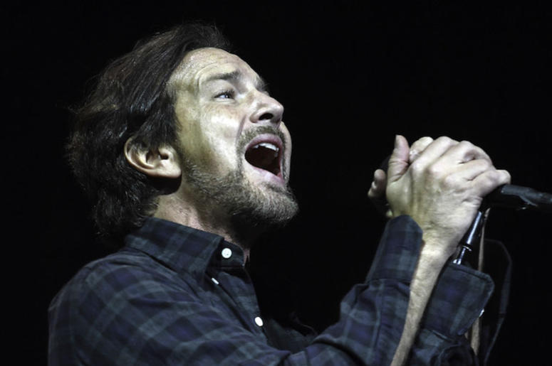 Eddie Vedder, Singing, Concert Eddie Vedder, Singing, Concert