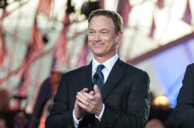 Gary Sinise, Suit, Clapping, National Memorial Day Concert, 2013 Gary Sinise, Suit, Clapping, National Memorial Day Concert, 2013