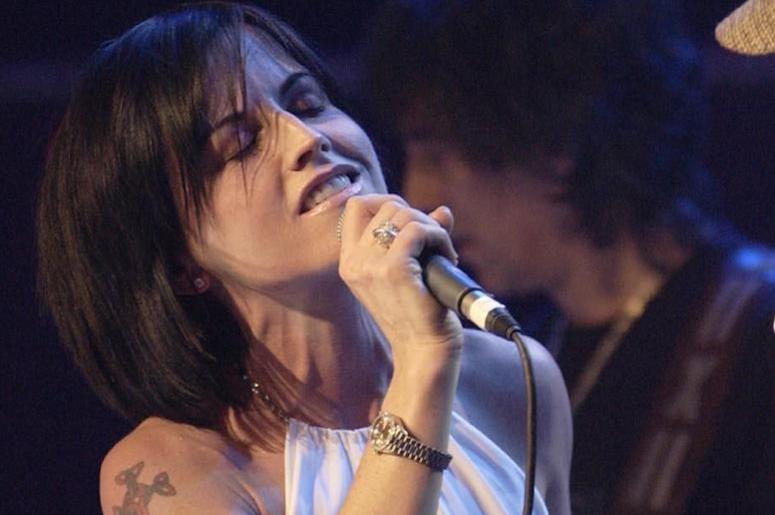 Dolores O'Riordan, The Cranberries, Singing, Concert, 2004 Dolores O'Riordan, The Cranberries, Singing, Concert, 2004