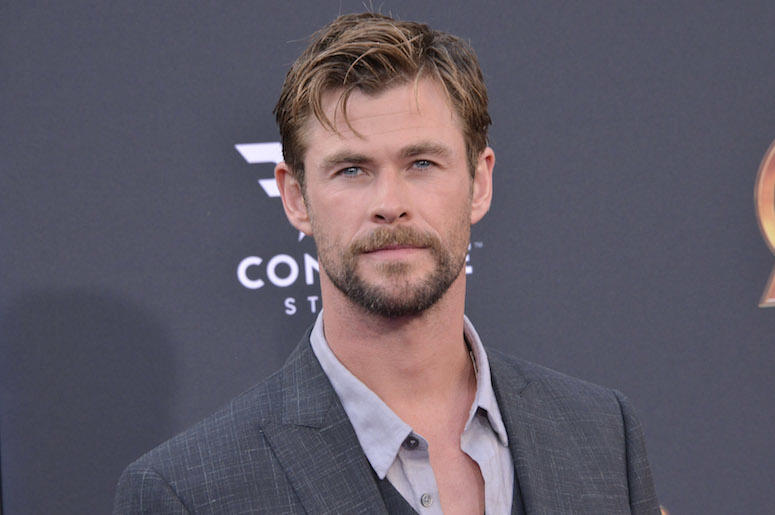 Chris Hemsworth, Suit, Red Carpet, Beard Chris Hemsworth, Suit, Red Carpet, Beard