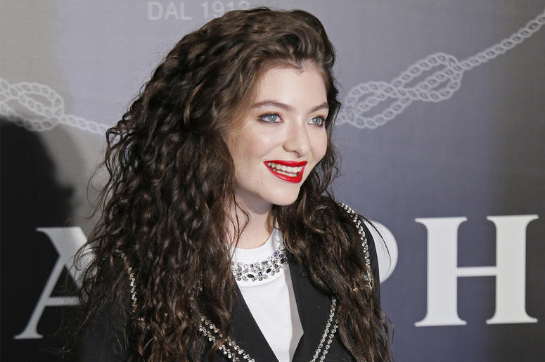 AP18284595098241 In this Nov. 18, 2014, file photo, singer Lorde poses for photographers during an promotional event in Hong Kong. An Israeli court has ordered two New Zealand women to pay over $12,000 in damages for allegedly helping persuade the pop singer Lorde to canc