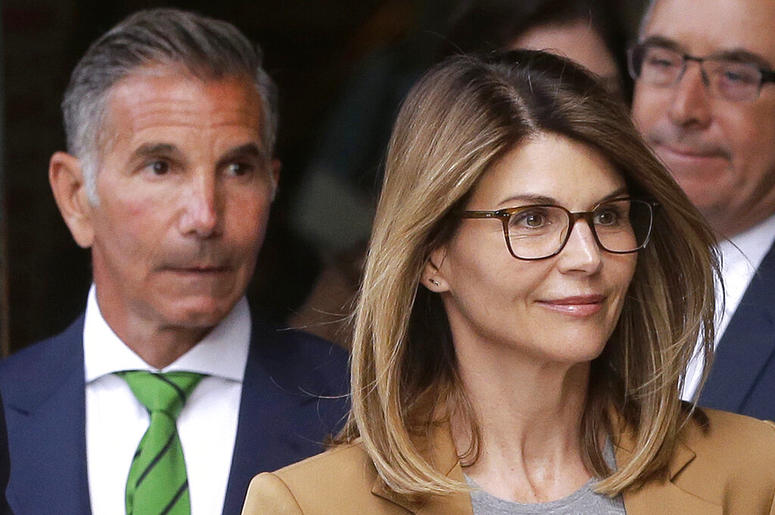 Lori Loughlin and clothing designer Mossimo Giannulli Lori Loughlin and clothing designer Mossimo Giannulli