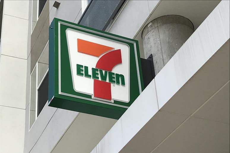 7-Eleven 711