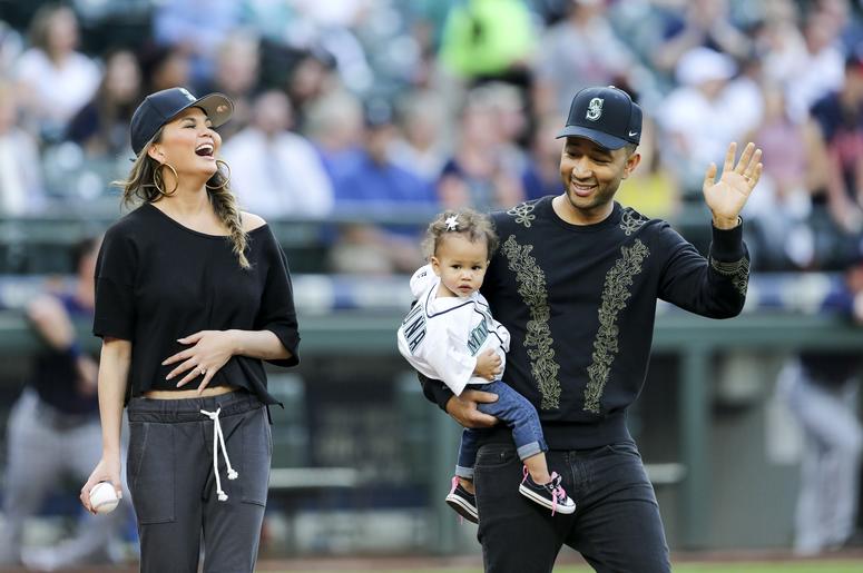 Chrissy Teigen & John Legend john_legend_chrissy_teigen