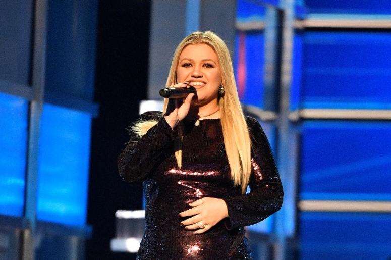 April 15, 2018; Las Vegas, NV, USA; Kelly Clarkson performs during the 53rd Academy of Country Music Awards at the MGM Grand Garden Arena April 15, 2018; Las Vegas, NV, USA; Kelly Clarkson performs during the 53rd Academy of Country Music Awards at the MGM Grand Garden Arena