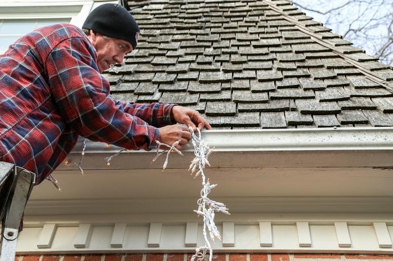 Hanging Christmas Lights Hanging Christmas Lights