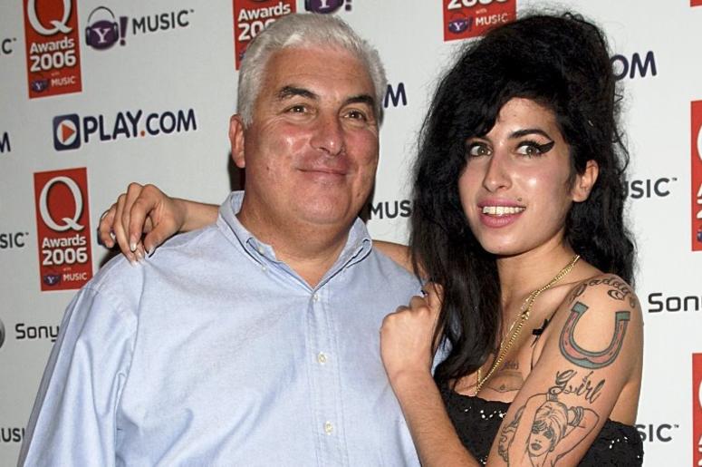 07/22/16 - Amy Winehouse with her father Mitch (10/30/06), who will mark the fifth anniversary of the death of the singer with a concert to raise money for her foundation. 07/22/16 - Amy Winehouse with her father Mitch (10/30/06), who will mark the fifth anniversary of the death of the singer with a concert to raise money for her foundation.