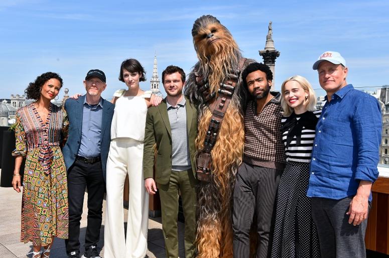5/18/2018 - Star Wars cast and crew (left to right) Thandie Newton, Ron Howard, Phoebe Waller-Bridge, Alden Ehrenreich, Chewbacca, Donald Glover, Emilia Clarke and Woody Harrelson attending the photocall for Solo: A Star Wars Story at The Trafalgar St. Ja 5/18/2018 - Star Wars cast and crew (left to right) Thandie Newton, Ron Howard, Phoebe Waller-Bridge, Alden Ehrenreich, Chewbacca, Donald Glover, Emilia Clarke and Woody Harrelson attending the photocall for Solo: A Star Wars Story at The Trafalgar St. Ja