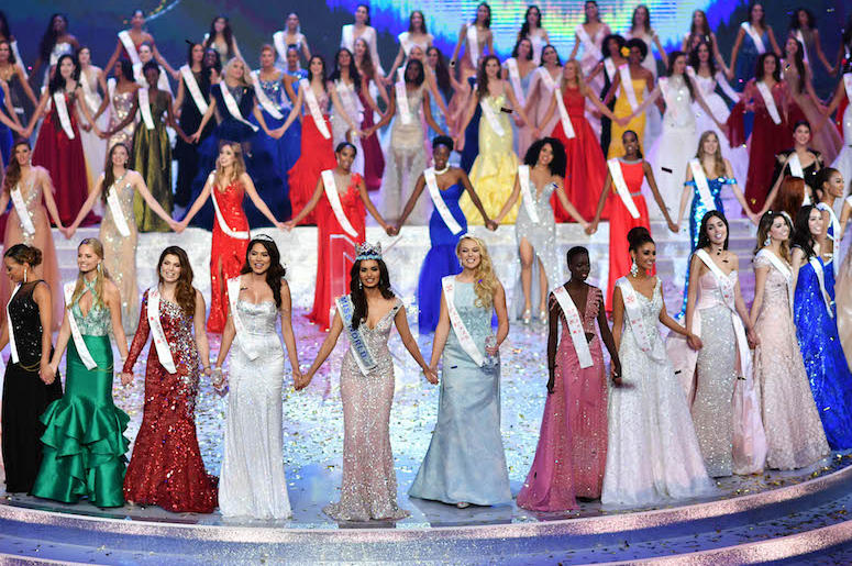 Miss World, Beauty Pageant, Contestants, Holding Hands, 2017 Miss World, Beauty Pageant, Contestants, Holding Hands, 2017