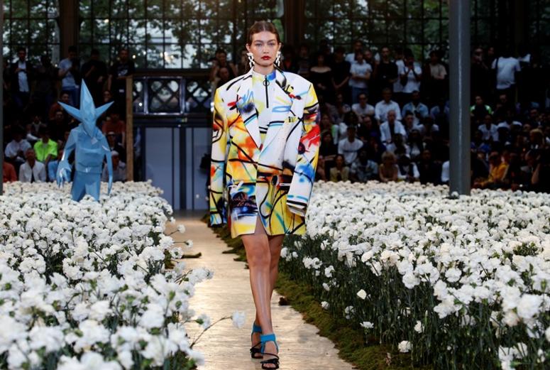 PARIS, FRANCE - JUNE 19: US model Gigi Hadid walks the runway during the Off-White Menswear Spring Summer 2020 show as part of Paris Fashion Week on June 19, 2019 in Paris, France. PARIS, FRANCE - JUNE 19: US model Gigi Hadid walks the runway during the Off-White Menswear Spring Summer 2020 show as part of Paris Fashion Week on June 19, 2019 in Paris, France.
