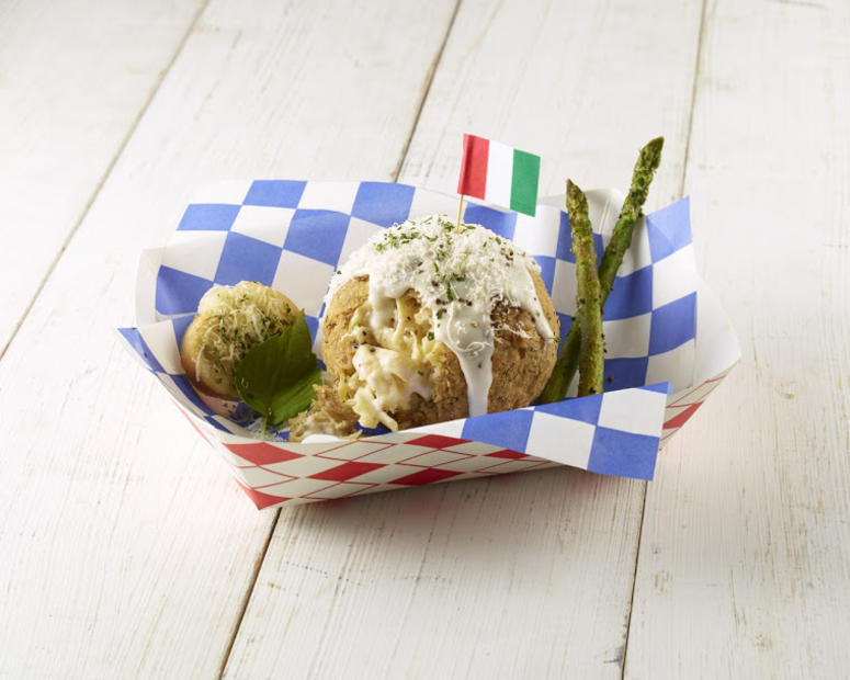 Southern Fried Chicken Fettuccine Alfredo Ball by Greg Parish (Photo credit: State Fair of Texas®) Southern Fried Chicken Fettuccine Alfredo Ball by Greg Parish (Photo credit: State Fair of Texas®)