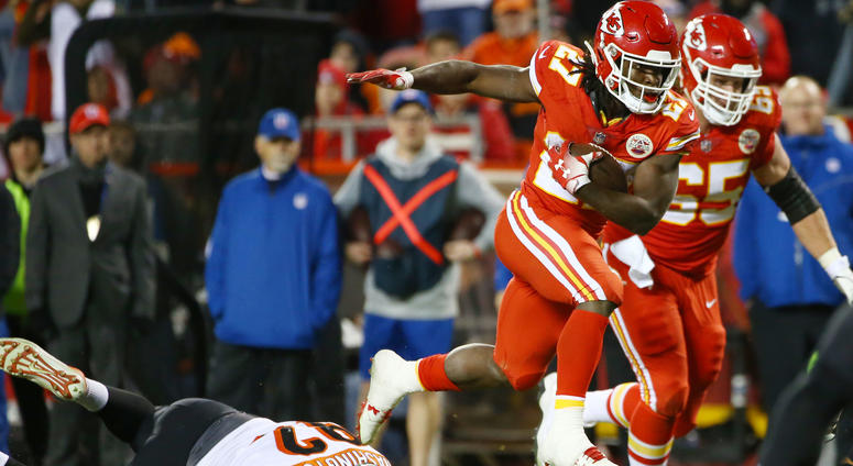Oct 21, 2018; Kansas City, MO, USA; Kansas City Chiefs running back Kareem Hunt (27) runs past Cincinnati Bengals defensive tackle Adolphus Washington (92) in the second half at Arrowhead Stadium. Mandatory Credit: Jay Biggerstaff-USA TODAY Sports