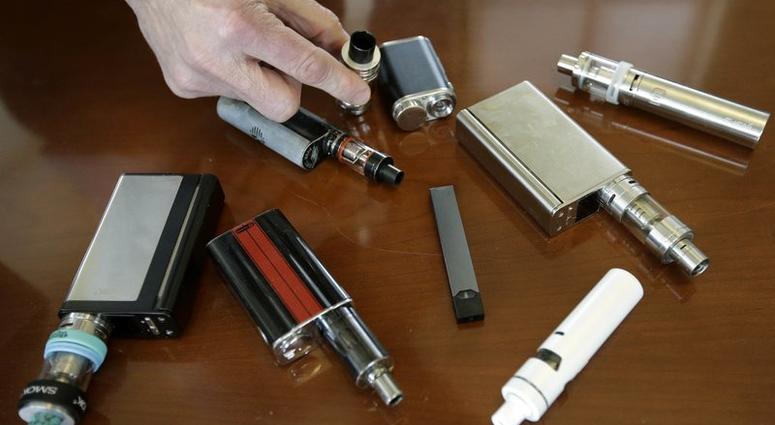 vaping e-cigarettes