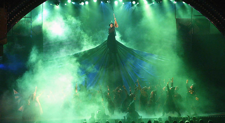 wicked peformed during tony awards in new york city 2004