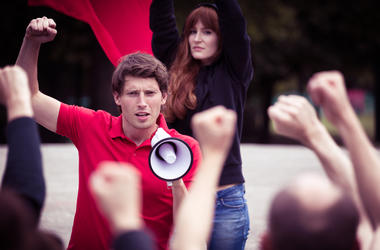 Supremacistas Blancos (Dizque) Se Manifiestan En Dallas Image of young rebellious man with megaphone during street protest