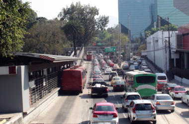 Asaltantes Roban Pasajeros De Combi Y Después Viaja Con Ellos Como Si Nada Mexico City Traffic Jam During Rush Hour And Tree Scenery In Mexico