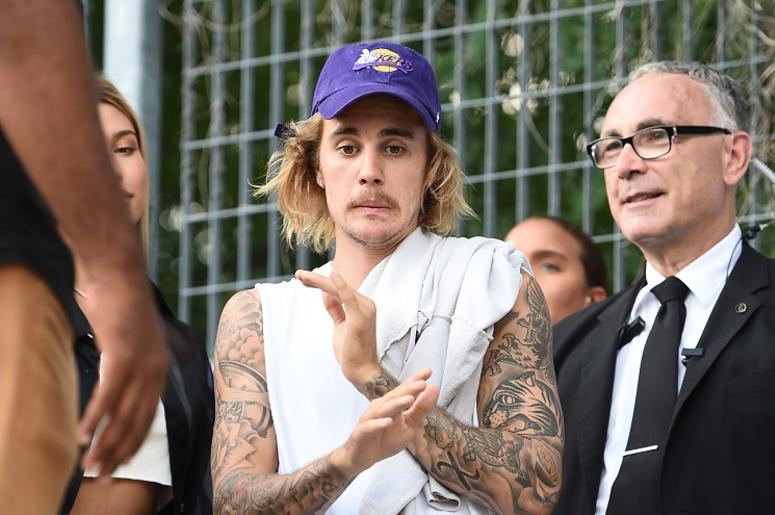 Justin Bieber Quiere Partirle Su Madre A Héroe De Películas De Acción Justin Bieber attends the John Elliott front row during New York Fashion Week: The Shows on September 6, 2018 in New York City.