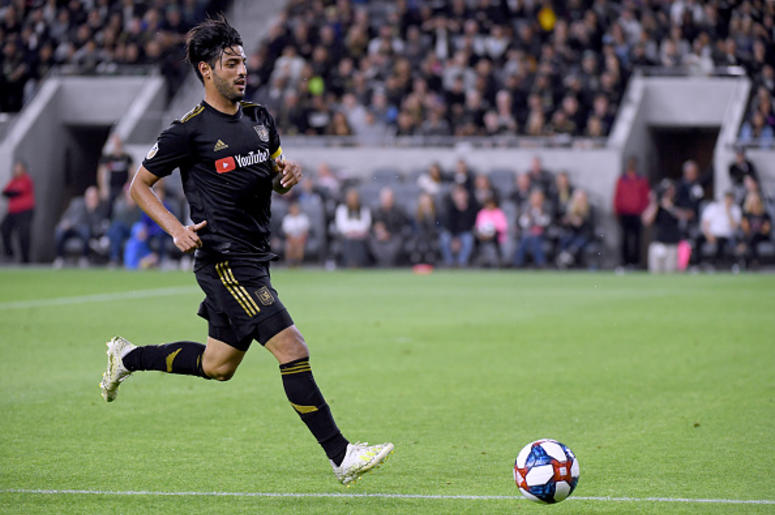 El Mejor Gol Del Año En La MLS Fue De Carlos Vela Carlos Vela #10 of Los Angeles FC chases down a ball during a 2-0 win over FC Cincinnati at Banc of California Stadium on April 13, 2019 in Los Angeles, California.