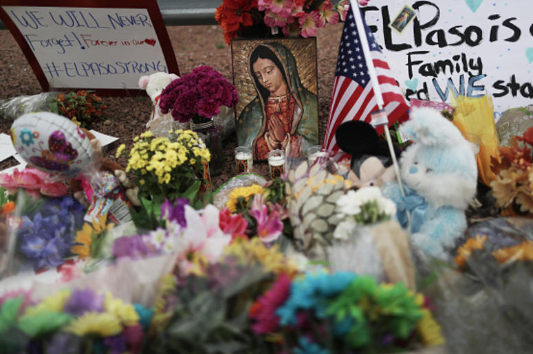 Gobierno Mexicano Confirma La Muerte De Ocho Paisanos En El Tiroteo De El Paso Flowers and mementos are seen at a makeshift memorial outside Walmart, near the scene of a mass shooting which left at least 20 people dead, on August 4, 2019 in El Paso, Texas. A 21-year-old male suspect was taken into custody in the city which sits alon