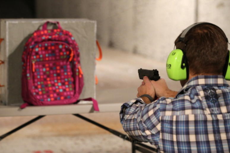 Las Mochilas Antibalas Ya Se Venden En Dallas Chief Operating Officer for Amendment II, Rich Brand, shoots a child's backpack with their Rynohide CNT Shield in it on December 21, 2012 in Salt Lake City, Utah. Their orders for the bulletproof shield have gone up dramatically since the school shooting