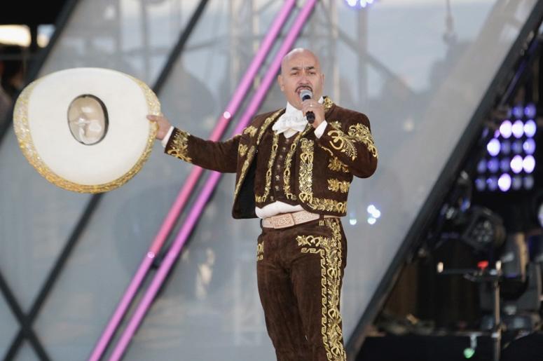 Lupillo Rivera Se Pone Peluca De Mujer En La Voz México Singer/songwriter Lupillo Rivera performs onstage at Univision and Fusion host RiseUp AS ONE at Cross Border Xpress on October 15, 2016 in San Diego, California.