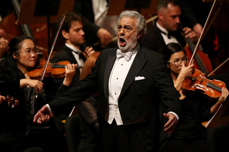 Plácido Domingo Es Demandado Por Acoso Sexual Placido Domingo performs onstage during LA Opera's Nabucco in Concert starring Placido Domingo at Musco Center for the Arts on November 14, 2017 in Orange, California.