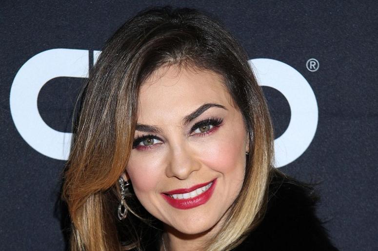 Aracely Arámbula Semidesnuda Para Recordar Su Personaje De La Doña Aracely dice que si alguien quiere saber algo de Luis Miguel le pregunt a l! Aracely Arambula Lavoz Aracely dice que si alguien quiere saber algo de Luis Miguel Ale preguntA a Al