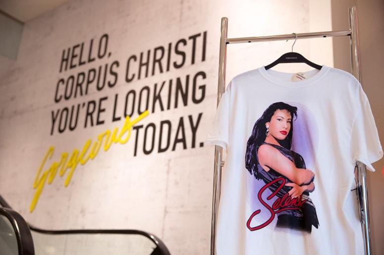 Eventos Para Celebrar La Legacía De Selena En Dallas Forever 21 debuted \"The White Rose\" collection Thursday, March 21, 2019. The line is dedicated to the late Tejano singer, Selena Quintanilla-Perez. The collection is limited edition and will not be ...
