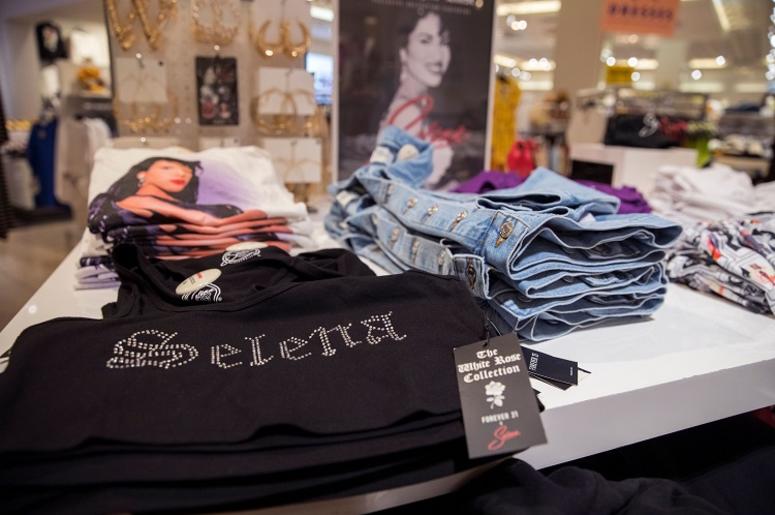Forever 21 Estrena Colección Especial De Selena Quintanilla Forever 21 debuted \"The White Rose\" collection Thursday, March 21, 2019. The line is dedicated to the late Tejano singer, Selena Quintanilla-Perez. The collection is limited edition and will not be ...