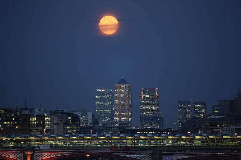 harvest moon above london