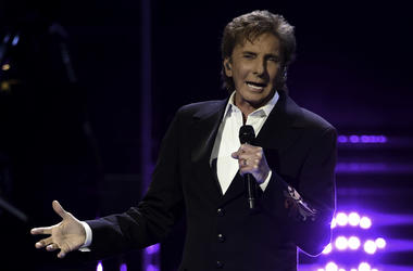 Feb 5, 2016; Sunrise, FL, USA; Singer and songwriter Barry Manilow performs at the BB&T Center. Mandatory Credit: Ron Elkman-USA TODAY NETWORK