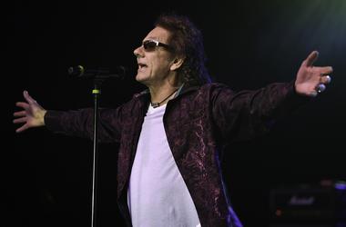 Jan 14, 2017; Pompano Beach, FL, USA; Starship featuring Mickey Thomas perform at the Pompano Beach Amphitheatre. Mandatory Credit: Ron Elkman/USA TODAY NETWORK