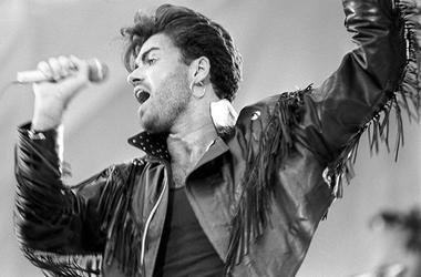 6/28/1986 - George Michael on stage at Wembley Stadium for the Wham! sell-out farewell concert. (Photo by PA Images/Sipa USA)