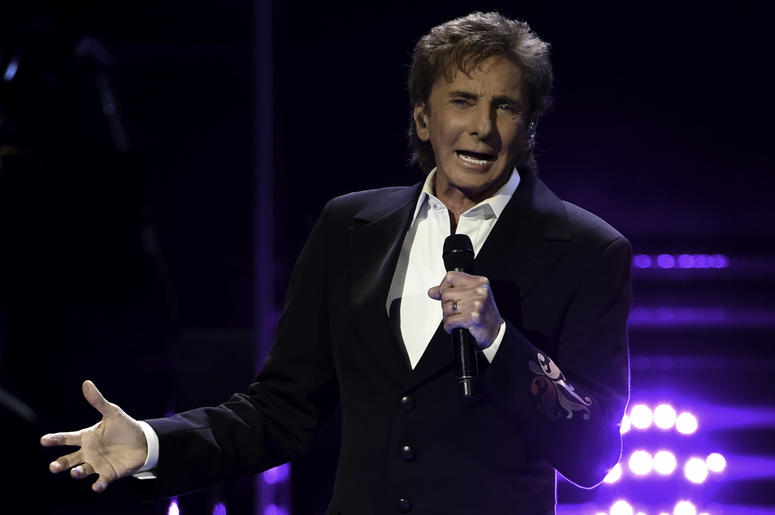 Feb 5, 2016; Sunrise, FL, USA; Singer and songwriter Barry Manilow performs at the BB&T Center. Mandatory Credit: Ron Elkman-USA TODAY NETWORK