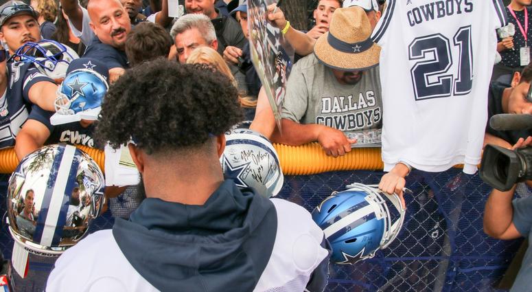 Ezekiel Elliott At 2018 Dallas Cowboys Training Camp Ezekiel Elliott At 2018 Dallas Cowboys Training Camp