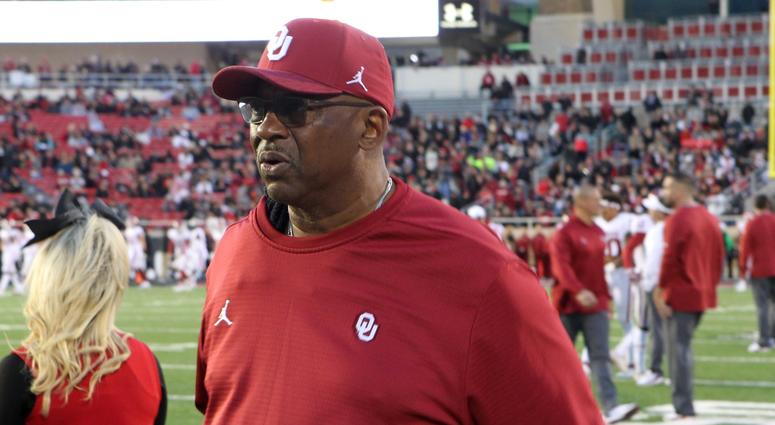 Oklahoma Sooners defensive coordinator Ruffin McNeill Oklahoma Sooners defensive coordinator Ruffin McNeill