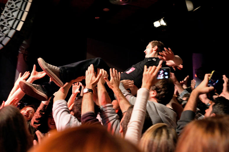 crowdsurfing crowdsurfing