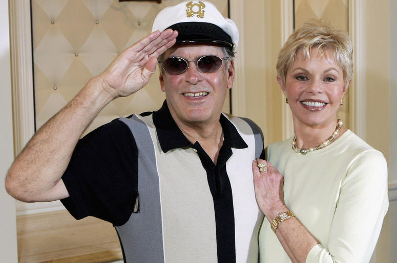 'Captain' Daryl Dragon and his wife Toni Tennille of the music duo The Captain and Tennille, pose at the Video Software Dealers Association's annual home video convention 'Captain' Daryl Dragon and his wife Toni Tennille of the music duo The Captain and Tennille, pose at the Video Software Dealers Association's annual home video convention