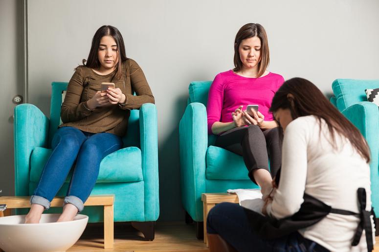 Using smartphones while getting a pedicure