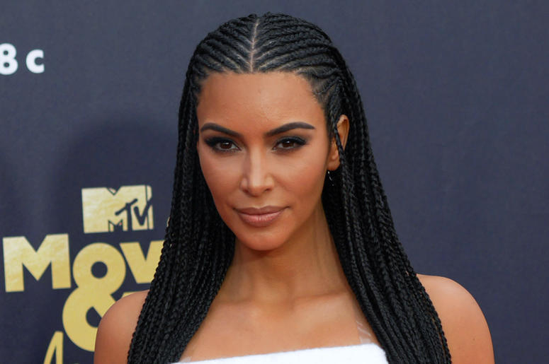 6/16/2018 - Kim Kardashian attending the 2018 MTV Movie and TV Awards held at the Barker Hangar in Los Angeles, USA. PRESS ASSOCIATION Photo. Picture date: Saturday June 16, 2018. Photo credit should read: Francis Specker/PA Wire (Photo by PA Images/Sipa