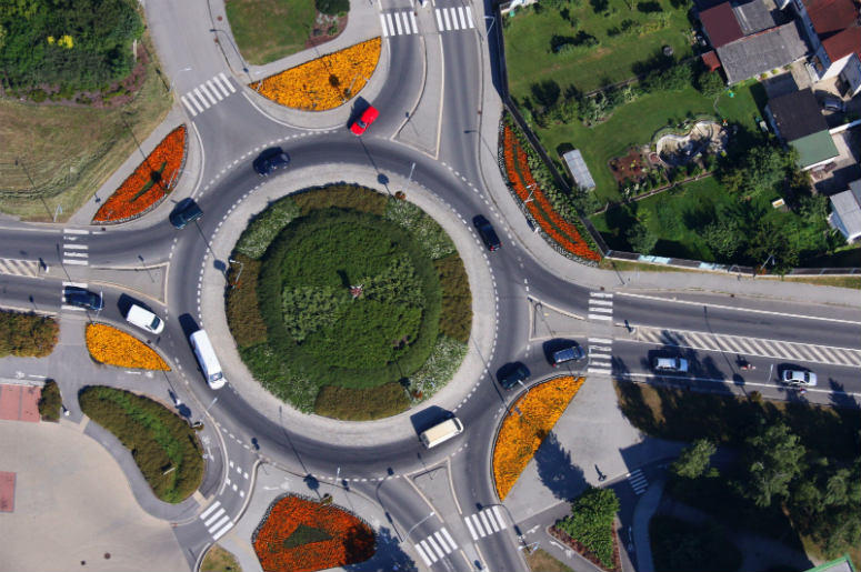 Roundabout intersection. Fort Worth,Traffic,Roads,Roundabouts,New,More,Improvements,Local,DFW,Texas,News,Transportation,City,Driving,ALT 100.3