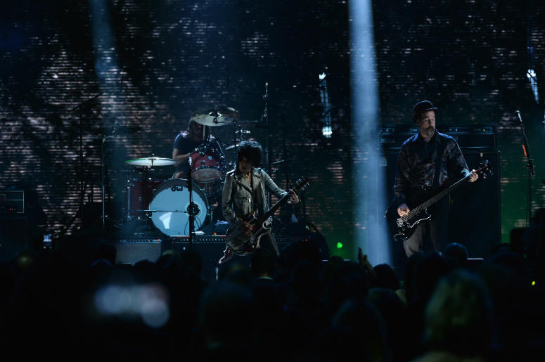 Joan Jett (C) performs with Dave Grohl and Krist Novoselic of Nirvana Joan Jett (C) performs with Dave Grohl and Krist Novoselic of Nirvana