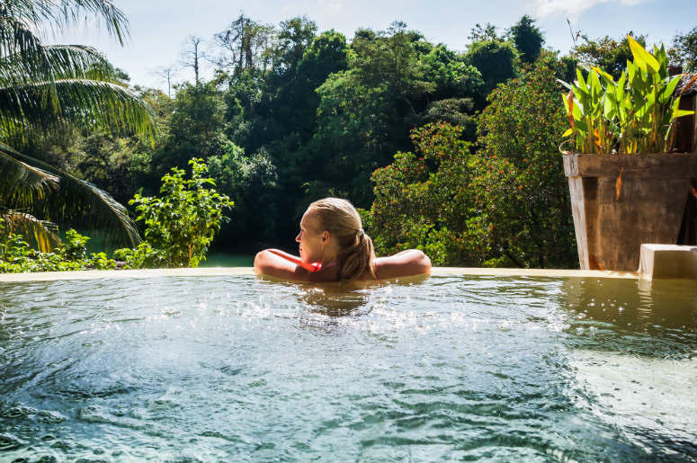 Hotel,Pictures,Online,Catfish,Pool,Small,Size,Vietnam,Funny,Booking.com,ALT 103.7