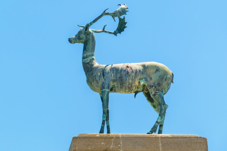 Illinois,Students,University,Football,Players,Apartment,Park,Statue,Sculpture,Stolen,Arrest,Deer,ALT 103.7