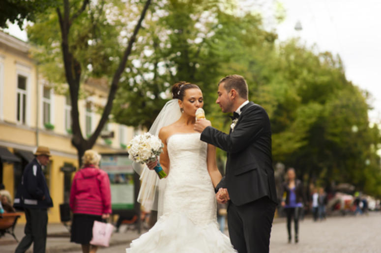 Newlyweds Eating