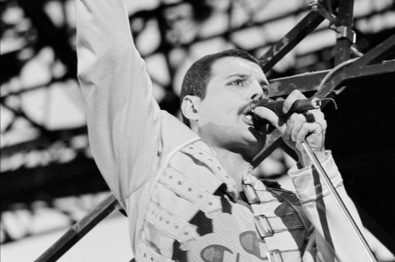 Freddie Mercury, 39, Singing, Concert, Queen, Champion, 1986 Freddie Mercury, 39, Singing, Concert, Queen, Champion, 1986