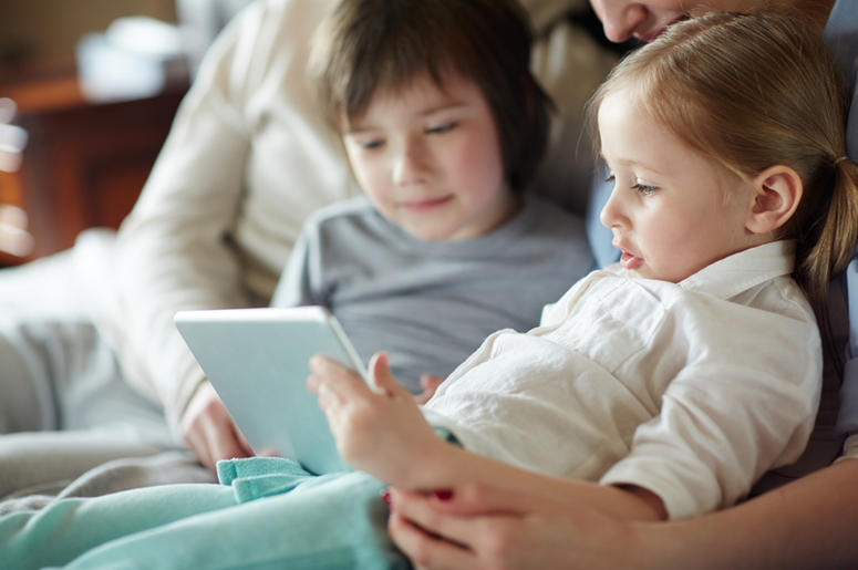 kids watching cartoons kids watching cartoons