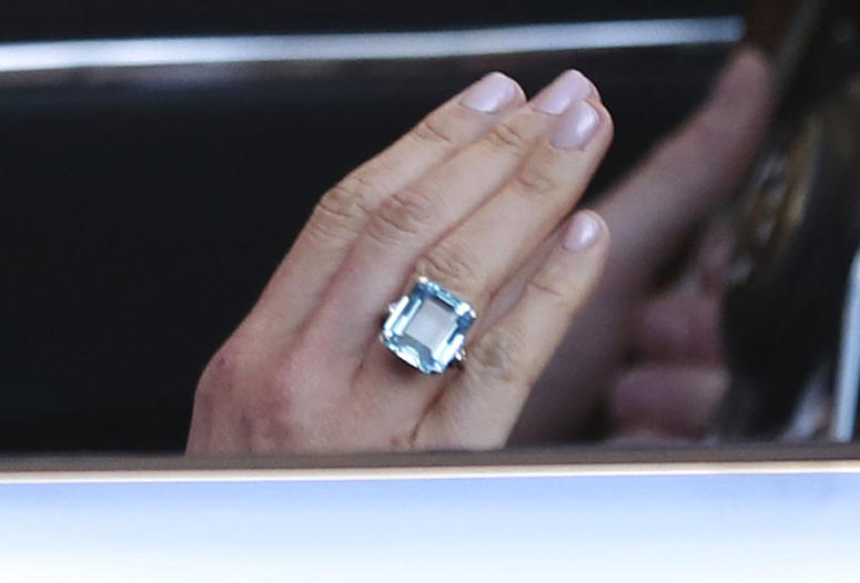 The bride wore a ring which belonged to Diana, Princess of Wales. The bride wore a ring which belonged to Diana, Princess of Wales.